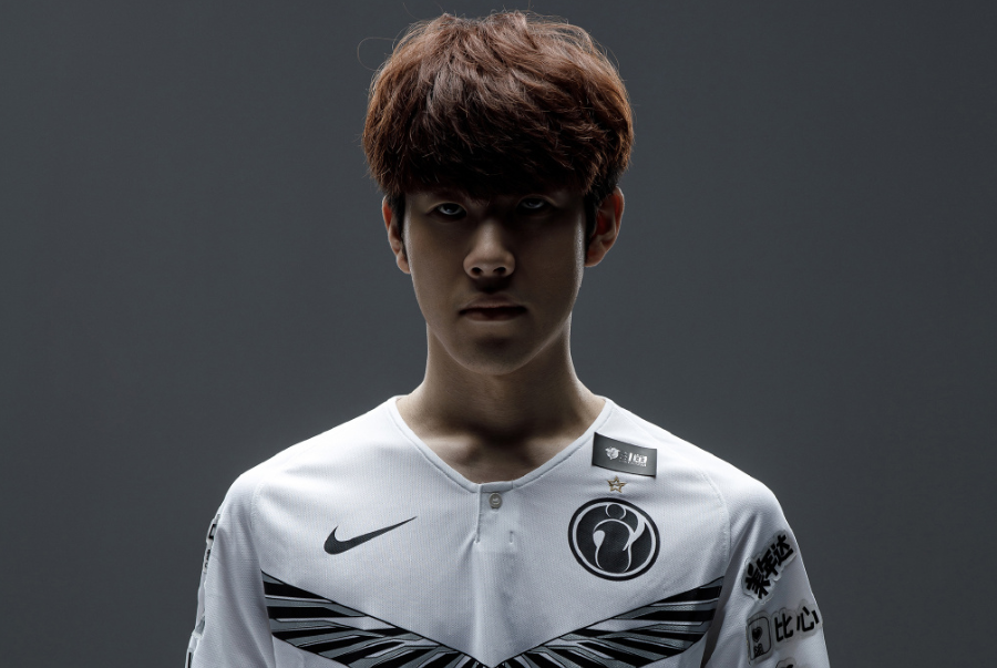 2022LPL夏季总决赛宣传照，369单挑wayward+晴天？