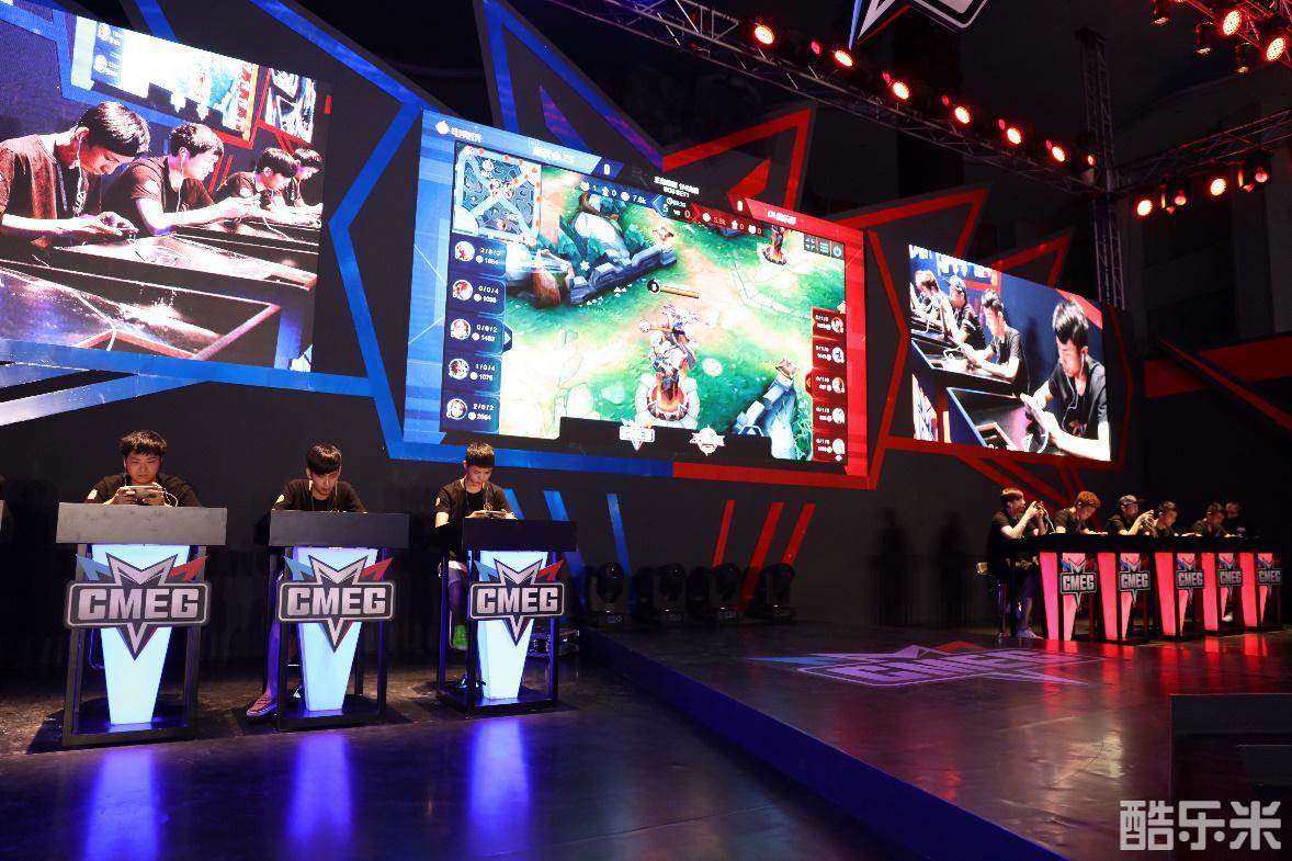 LNG Esports 的首发阵容今天：上路选手 ZIKA ，中路选手 haichao ，下路选手 Photic